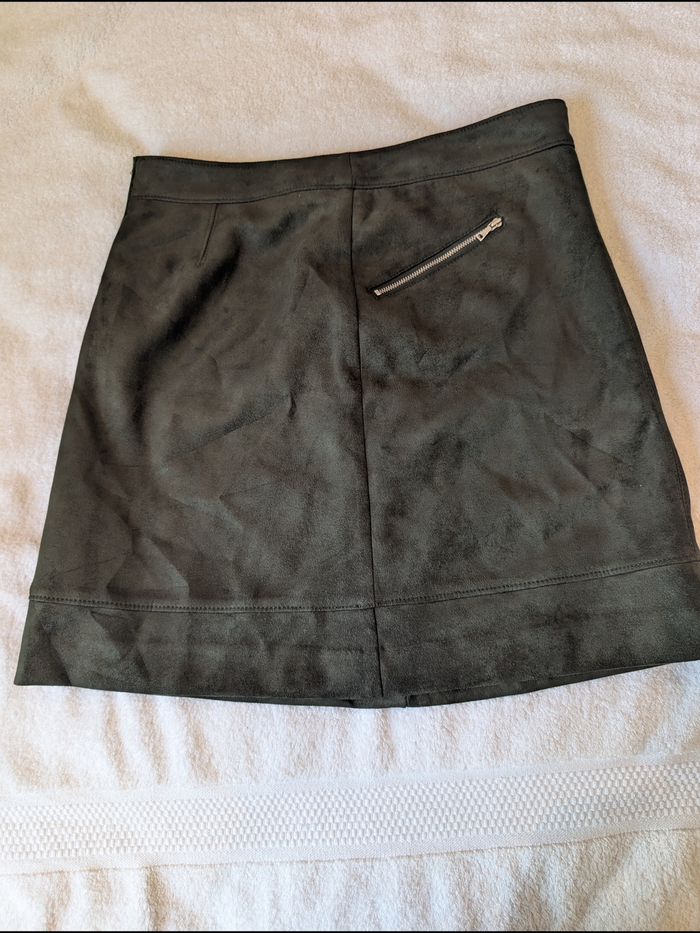 LOFT Olive Green Faux Suede A-Line Mini Skirt Zipper Detail Size 4 - Picture 2 of 9